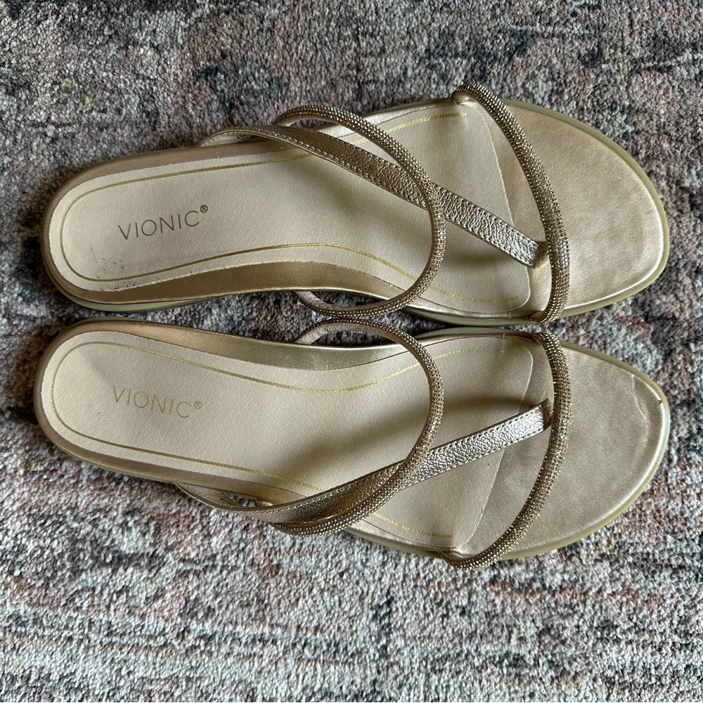 Vionic Women's Gold Strappy Flat Sandals